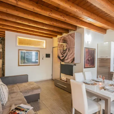 Domus In By Rent Apartment