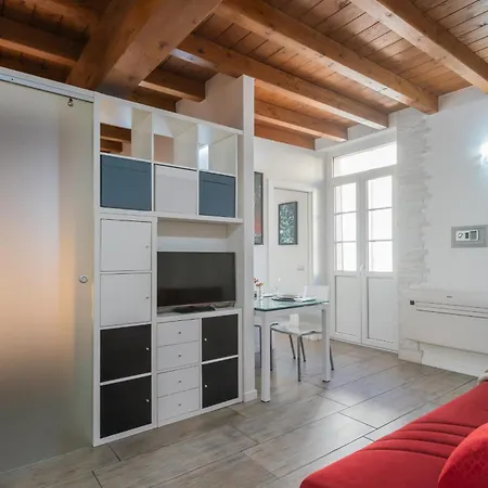 Domus In By Rent Apartment Como