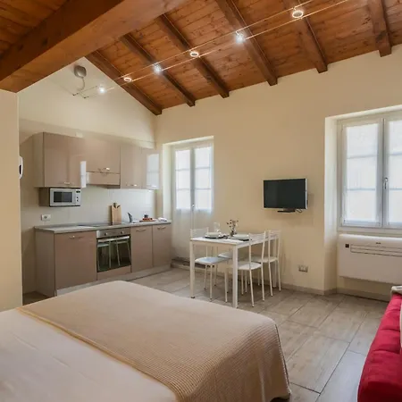 Domus In By Rent شقة كومو